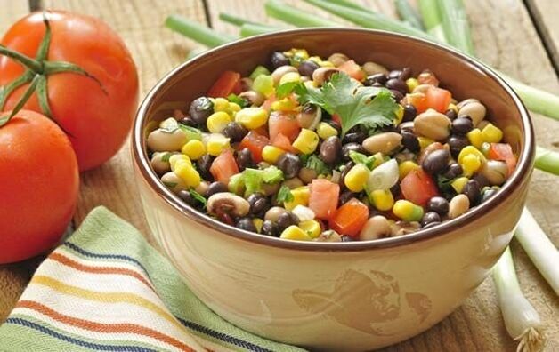 Dijetalna salata od povrća može se uključiti u jelovnik pri mršavljenju uz pravilnu prehranu