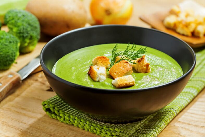 Krem juha od brokule u prehrambenom jelovniku za mršavljenje